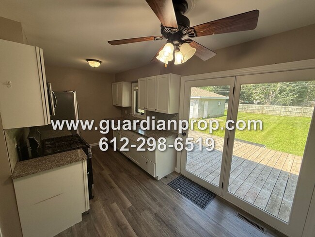 Building Photo - Cottage Grove House Available Now, Lower F...