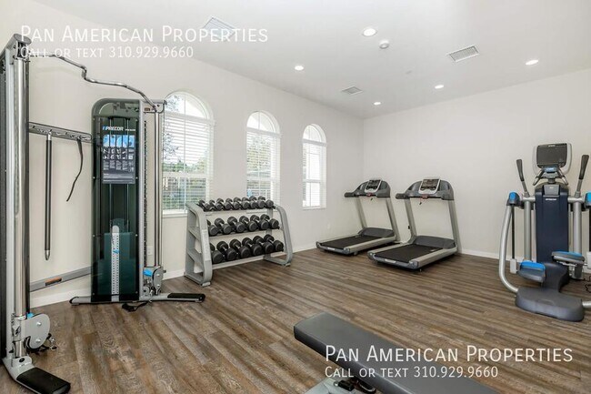 Building Photo - 840 S Magnolia Ave