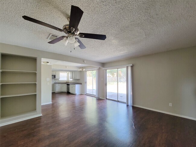 Building Photo - 18402 Tall Cypress Dr