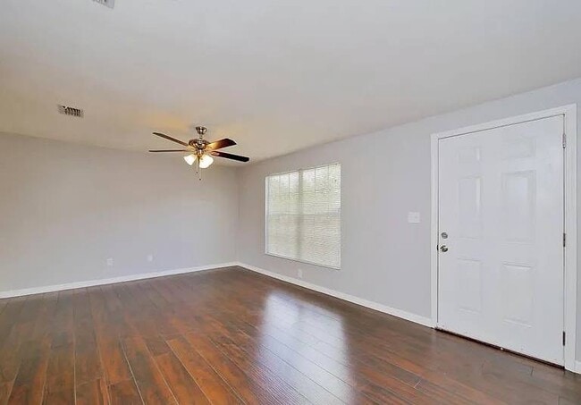 Building Photo - 2633 Kenwood Dr W
