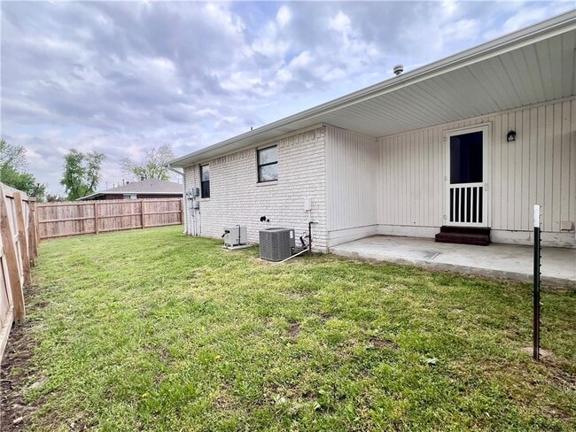 Building Photo - 2018 W Olive St