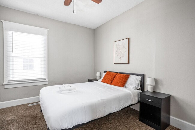 Building Photo - 325 N Bancroft St