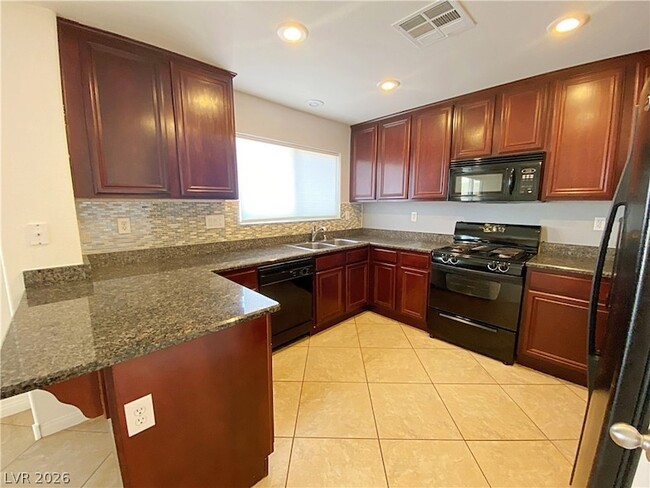 Building Photo - 6496 Robusta Ct