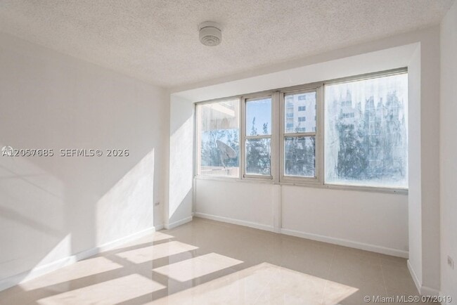 Building Photo - 7545 E Treasure Dr