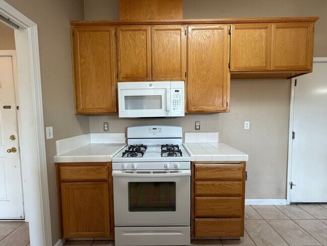 Building Photo - Single story home in Salida!