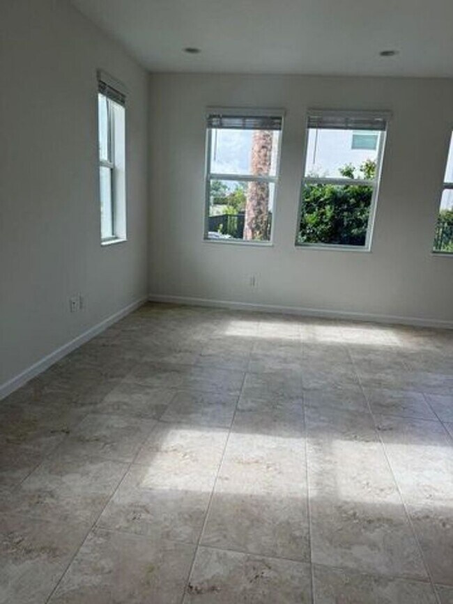 Building Photo - 16452 Millenium Ct