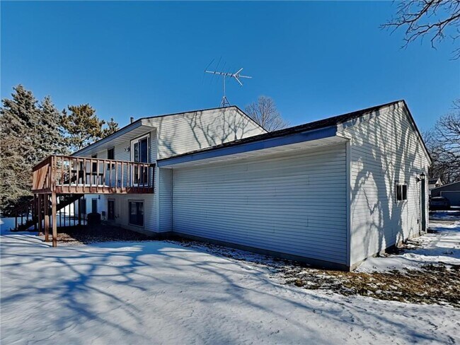 Building Photo - 11051 Quebec Ave N