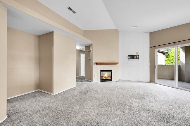 Building Photo - $1,900, 3-bed, 2-bath, located in Colorado...