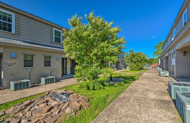 Building Photo - 626 Jack Stephens Dr