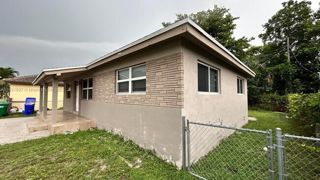 Building Photo - 2771 NW 11th Ct