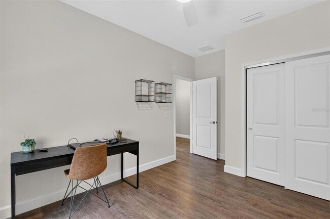 Building Photo - 1075 SW 66th Ter