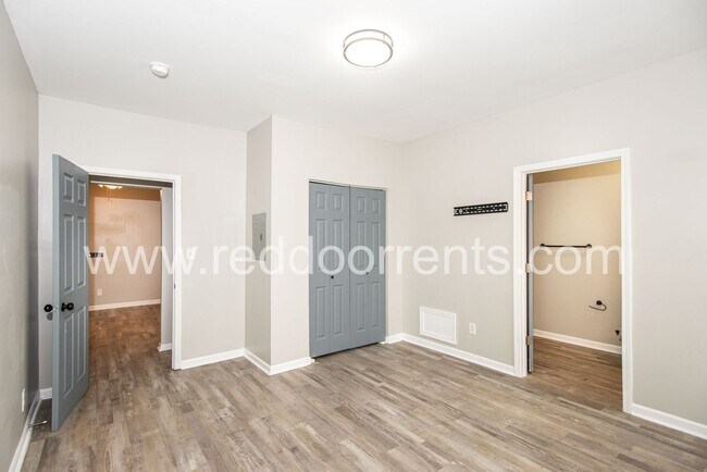 Building Photo - 1329 E Market St