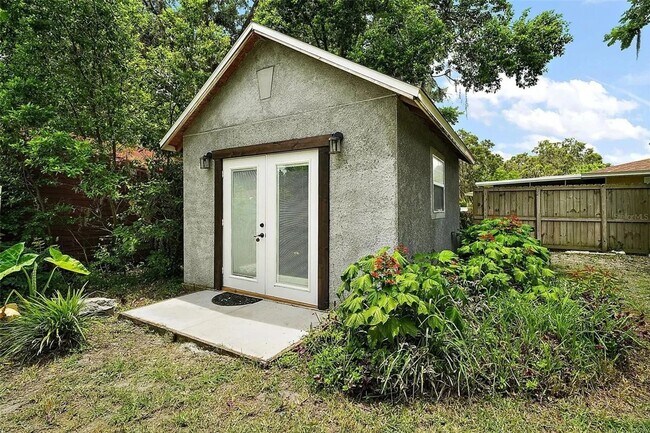 Building Photo - BEAUTIFUL 4BED 2BATH HOME WITH DETACHED OF...