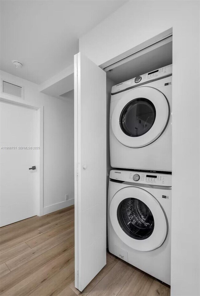 Building Photo - 1542 NW 2nd St