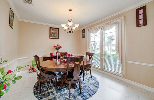 Building Photo - 12427 Shadycrest Dr