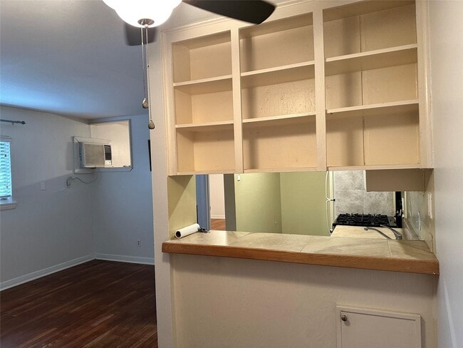 Building Photo - 2022 Branard St