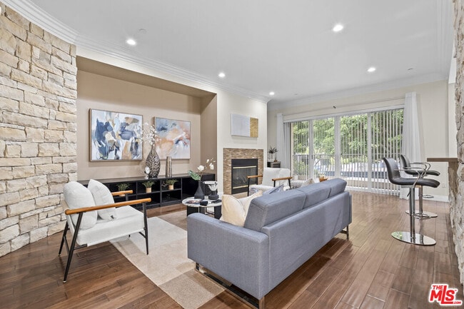 Building Photo - 4848 Wilshire Blvd