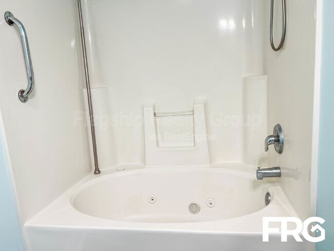 Building Photo - 1310 Thomas Langston Rd