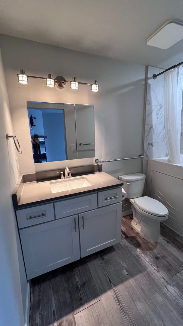 Building Photo - Half Off First Months Rent in Davenport!