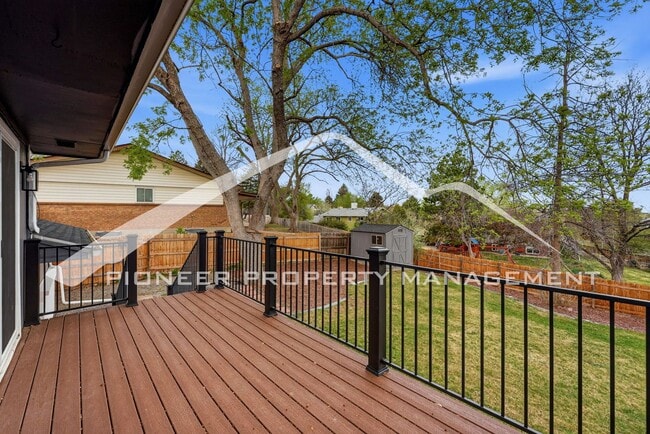 Building Photo - Gorgeous Home with Central AC and Fenced Yard