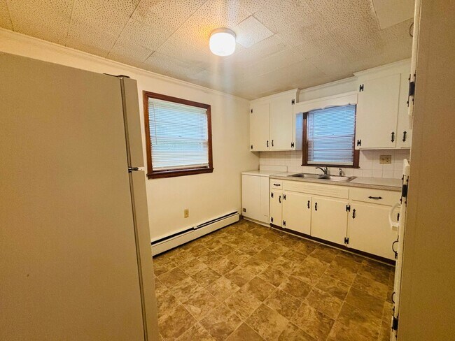 Building Photo - 208 Broce Dr