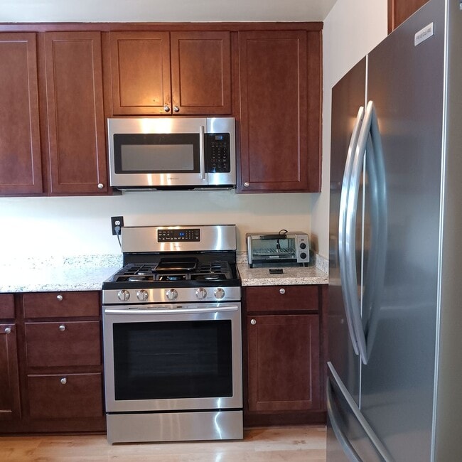 Building Photo - Charming Place To Call Home in Salem