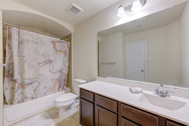 Building Photo - 3330 Madison Elm St