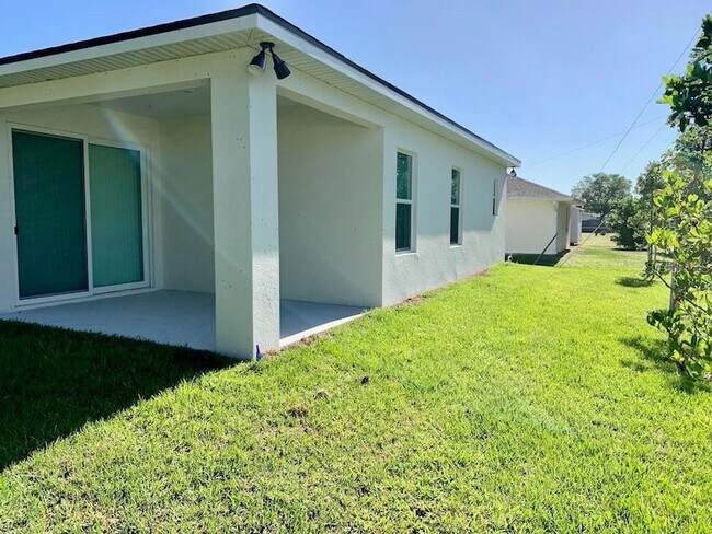 Building Photo - 21475 Seaton Ave