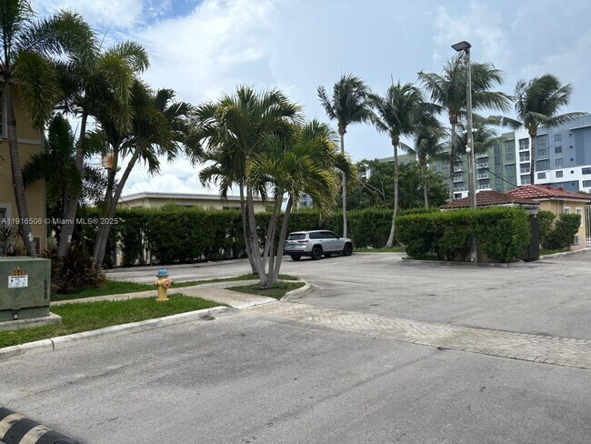 Building Photo - 2092 NE 167th St