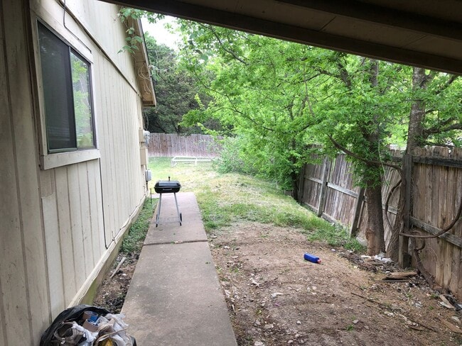 Building Photo - 11510 Walnut Ridge Dr