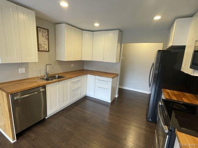 Building Photo - 4924 Broomfield Ct