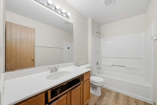 Building Photo - 417 Silverstone Dr