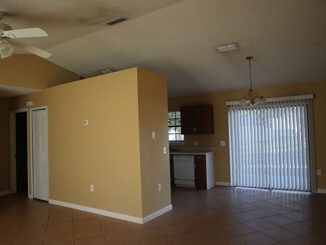 Building Photo - Move in condition 3 Bedrooms 2 Bath Carole Arcaro 386-216-4900 Deltona Lakes Realty