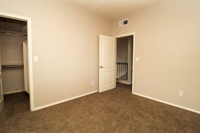 Building Photo - 5913 Cielo Del Rey Pl