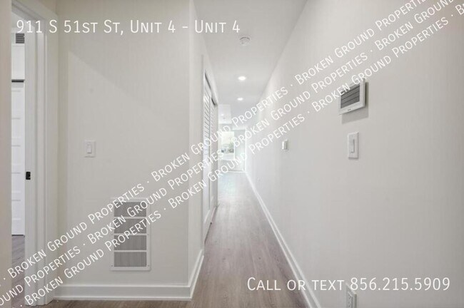 Building Photo - 911 S 51st St