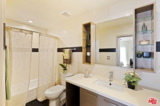 Building Photo - 1717 Malcolm Ave