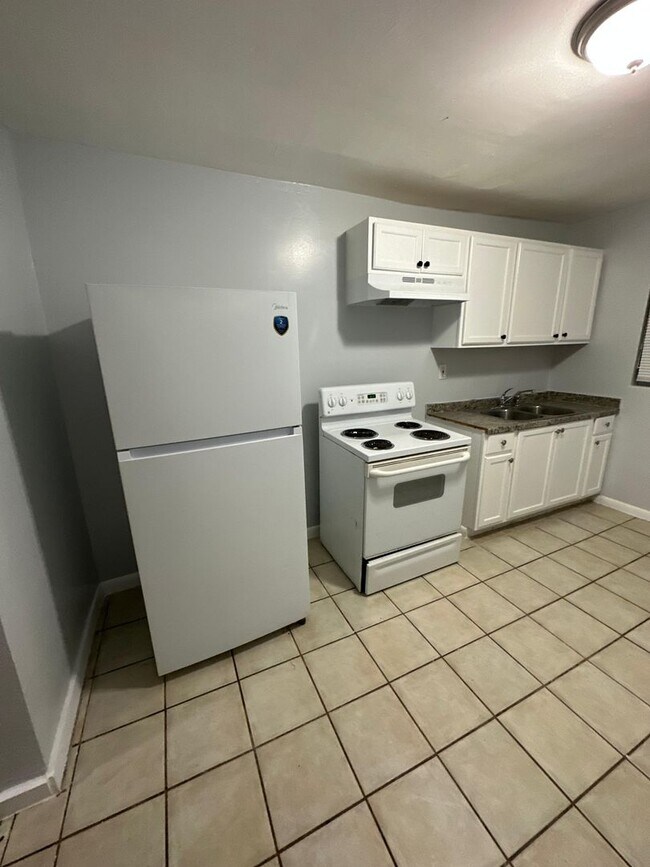 Building Photo - 2845/2847 W 6th St.