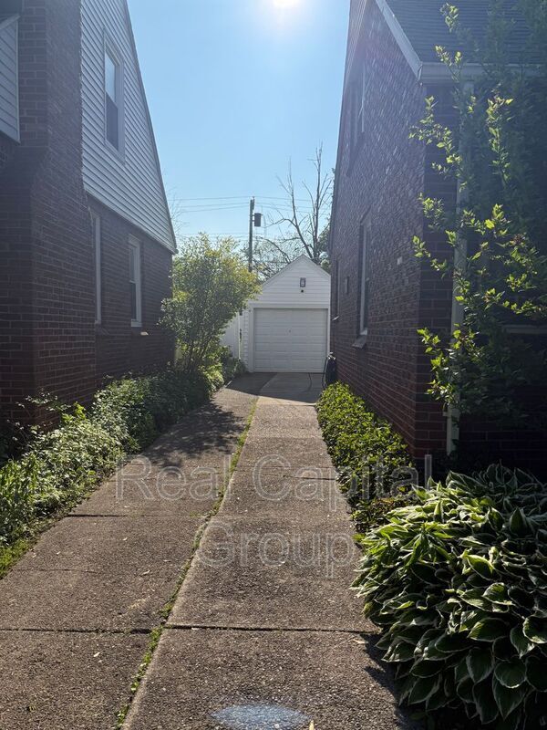 Building Photo - 226 Capen Blvd