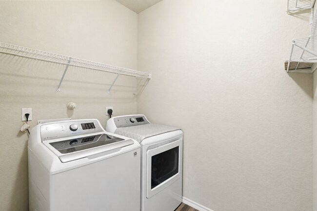 Building Photo - 4 Bedroom Home for Rent in San Antonio with Solar Panels – Cinco Lakes Move-In Ready!