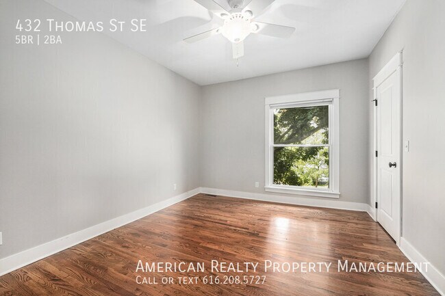 Building Photo - 432 Thomas St SE