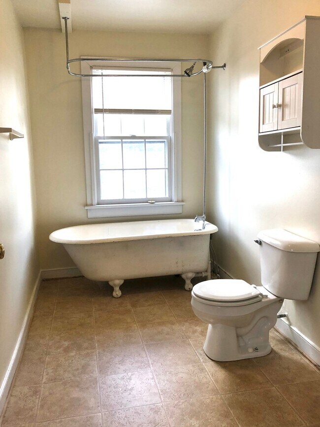 Building Photo - Three-Bedroom Duplex in Downtown Richmond