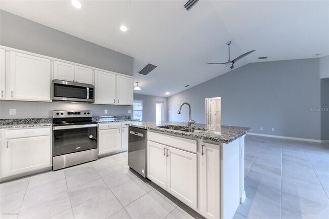 Building Photo - 25583 Deep Creek Blvd