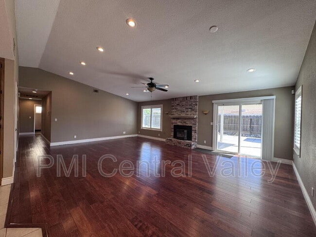 Building Photo - 2104 Graywood Ct