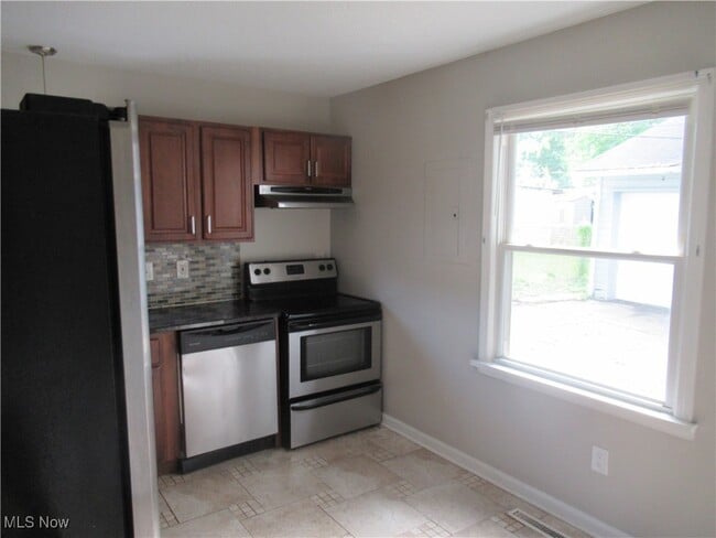 Building Photo - 15815 Eleanore Dr
