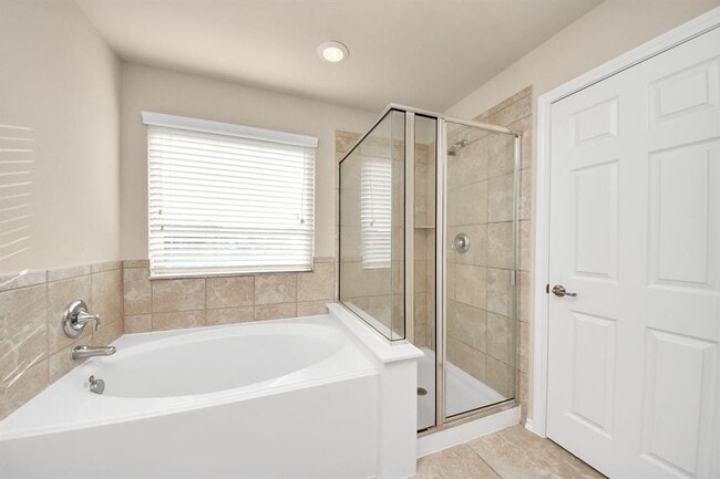Building Photo - 6483 Calgary Woods Ln