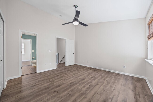 Building Photo - Great 2 bdrm Townhome in Steele Creek area...