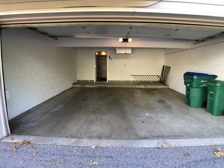 Building Photo - 3071 Zarthan Ave S