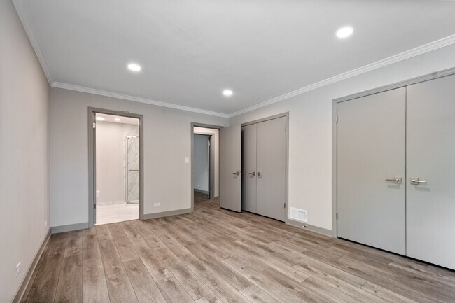 Building Photo - 3001 W Chase Ave