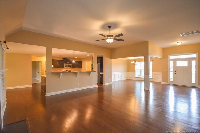 Building Photo - 124 Summer Creek Ln