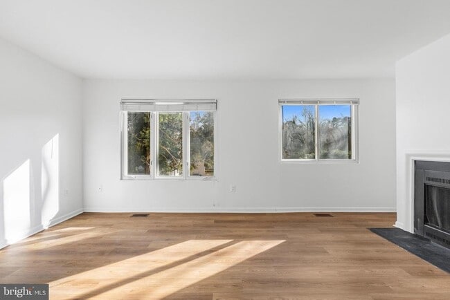 Building Photo - 6911 Cipriano Woods Ct